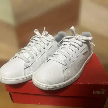 PUMA 화이트 스니커즈