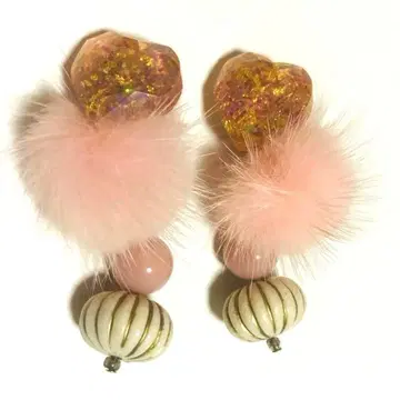 하트와 퍼가 흔들리는 귀찌 핑크 여성용 롱 라메 빅 사이즈