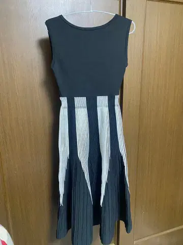 FRAY I.D 슬리브리스 스트라이프 원피스