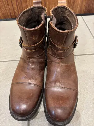 브라운 가죽 부츠 백 지퍼 포함