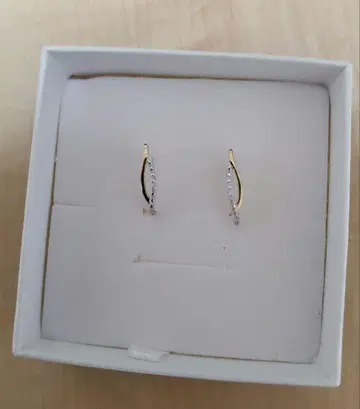 골드 커브형 후프 귀걸이 다이아몬드