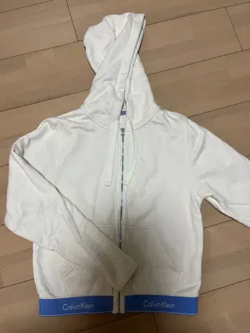 Calvin Klein 후드 부착 화이트 후드티