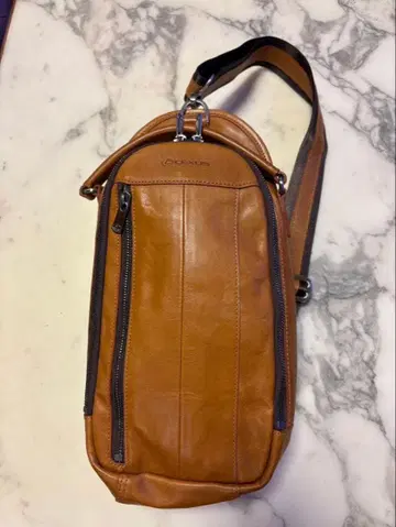 Lexus 가죽 숄더백 브라운