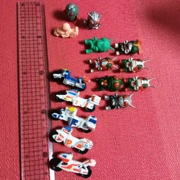 가면라이더 피규어 세트 10체와 바이크