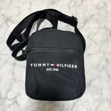 TOMMY HILFIGER 블랙 사선 가케 숄더백