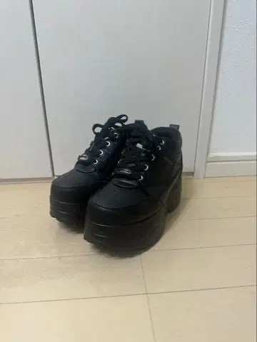 [ 새상품급 ] YOSUKE 통굽 스니커즈 23.5cm