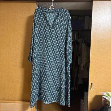 다크 그린 기하학 패턴 셔츠 원피스