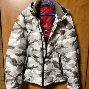 TOMMY HILFIGER 카모플라쥬 다운 자켓