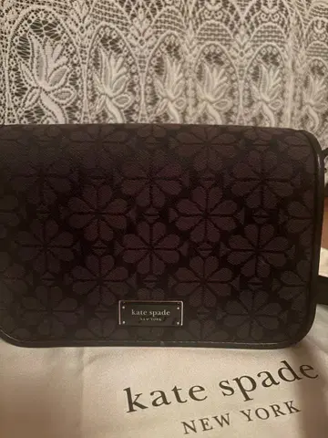 케이트 스페이드 리브 스몰 플랩 크로스바디