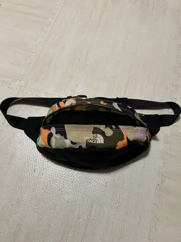 THE NORTH FACE 바디백 카모플라쥬