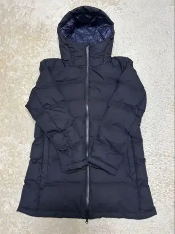 유니클로 심리스 다운 코트 L 블랙