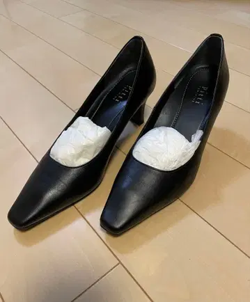 블랙 스틸레토 하이힐 23.5cm EE