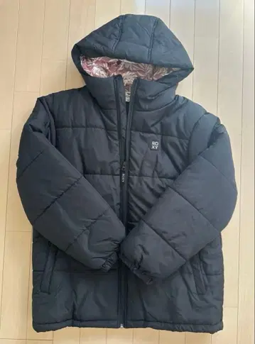 [ 미사용품 ] ROXY 후드 부착 블랙 다운 자켓 M 사이즈