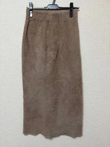 새상품 이번 시즌 모 브랜드 샘플 샤기 니트 스커트 모카 베이지