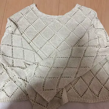 아이보리 다이아몬드 편직 니트 스웨터