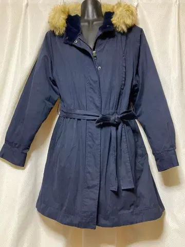 스나이델 퍼 달린 모즈 코트