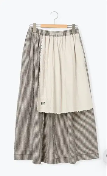 사만사 모스모스 자수 크로스 포함 스커트 블랙 새상품