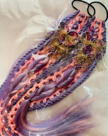 보라색과 핑크색의 뜨개질 머리끈 익스텐션