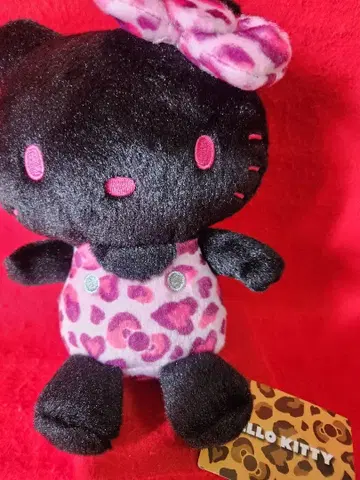 헬로키티 레오파드 무늬 앉은 봉제 인형 블랙 산리오