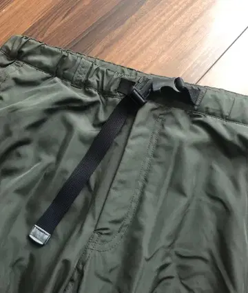 유니클로 웜 팬츠 카고 팬츠 M 사이즈 올리브