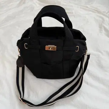 SHIPS 라인 테이프 숄더백 블랙