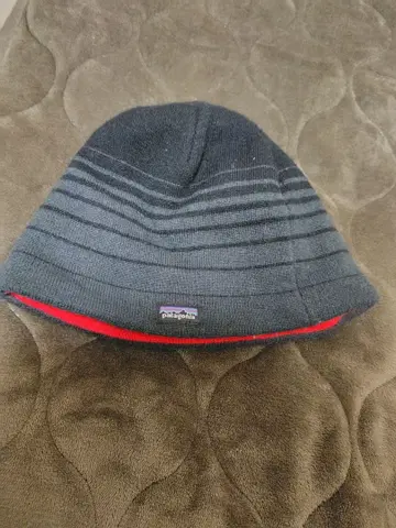 patagonia 스트라이프 비니 블랙 레드