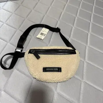 미사용 새상품 MICHAEL KORS 플리스 숄더백