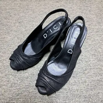미사용 D'ICI 블랙 슬링백 펌프스