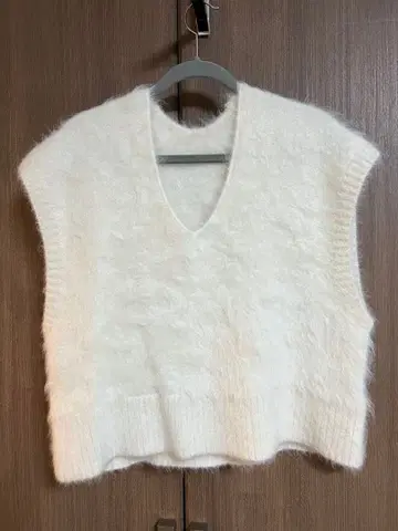 가르다 가리얀테 V넥 니트 베스트