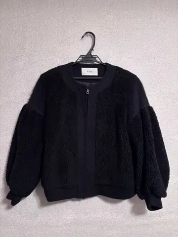 AVIE 보아 자켓 블랙