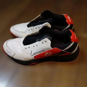 YONEX 파워 쿠션 104 테니스화