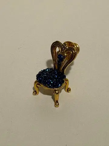 의자형 브로치 파란색 스톤