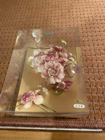 꽃 모티브의 일본제 머리 장식