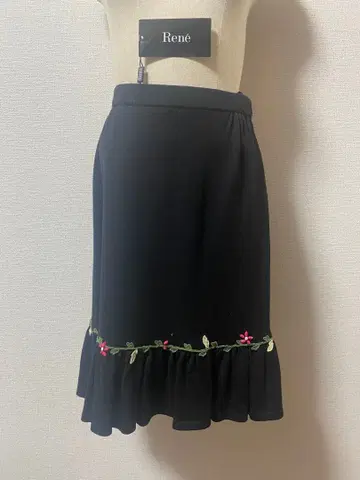 르네 블랙 스커트 프릴 자수