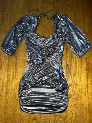 bebe 실버 랩 스타일 미니 원피스