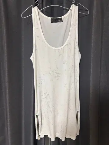 Xfrm 화이트 슬릿 탱크탑