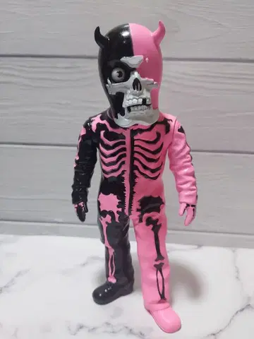 BALZAC 스컬맨 핑크/블랙 하프 어둠