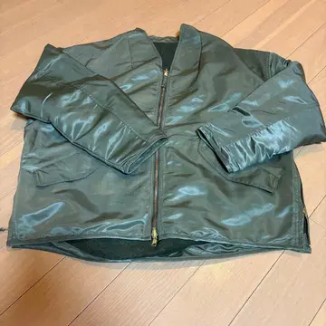 카키 지퍼 달린 아우터