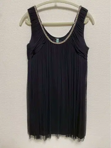 GRACE CONTINENTAL 비쥬 장식 슬리브리스 드레스