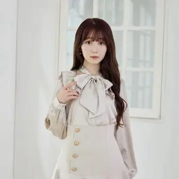 Rose Muse Square frill ribbon blouse