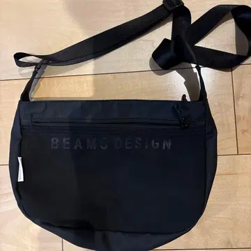 BEAMS DESIGN 블랙 숄더백