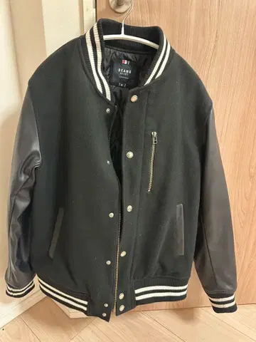 바시티 자켓 블랙 빔즈