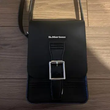 닥터 마틴 블랙 숄더백