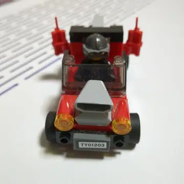 TY01203 빨간색 차량 미니 피규어 포함