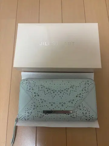 JILL STUART 레이저 컷 장지갑 라이트 블루