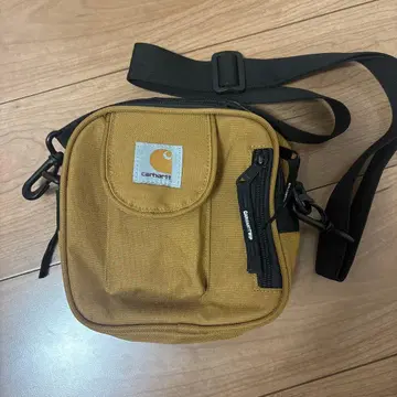 Carhartt 컴팩트 숄더백 브라운