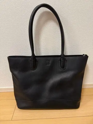 블랙 가죽 토트백