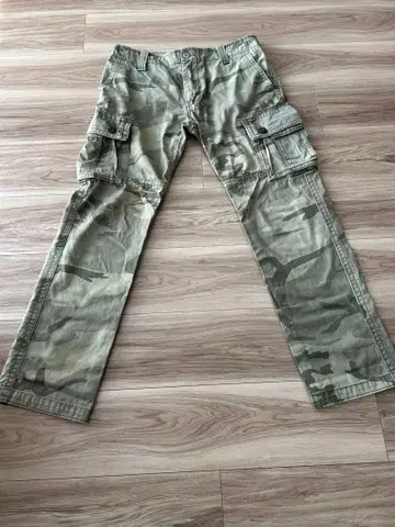 올드 네이비 카모플라쥬 카고 팬츠 사이드 포켓 포함