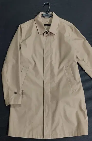 베이지 스텐카라 코트 앞면 버튼 포함