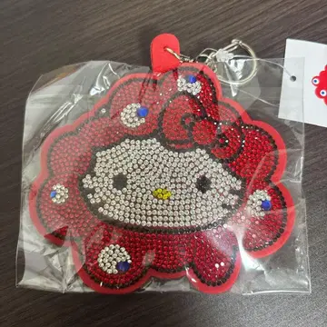 오사카 만박 산리오 미야쿠미야쿠 변신 반짝이 가죽 키링 키티